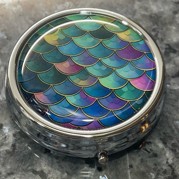 Other - 🧜‍♀️ Colorful mermaidcore scale circular pill box / NWOT